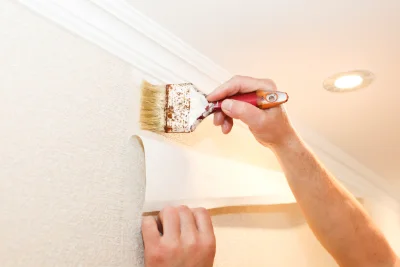 Pose de papier peint à Larnagol — revêtements muraux et toiles de verre